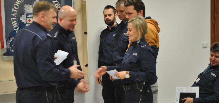 Komendant Powiatowy Policji nagrodził barlineckich funkcjonariuszy.